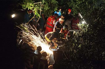 Italy coach plunge leaves 37 dead