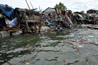 Typhoon Utor kills at least one person