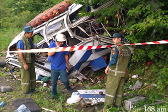 Автобус упал в овраг по дороге Ереван-Дилижан