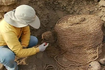 Ancient mummies found in Lima suburb