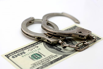 Policeman accepts $50,000 bribe to conceal circumstances of case 