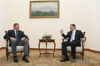 Prime minister receives legendary pole vaulter Sergei Bubka 