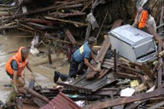 Philippines storm toll 'tops 100'