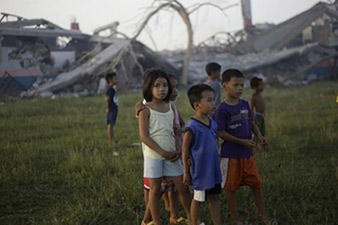 Typhoon Haiyan: Plight of survivors 'bleak' despite aid effort