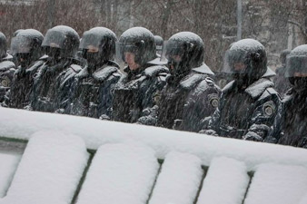 Police move into central Kiev, protesters fear crackdown