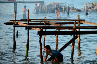 Typhoon Haiyan death toll tops 6,000 in the Philippines