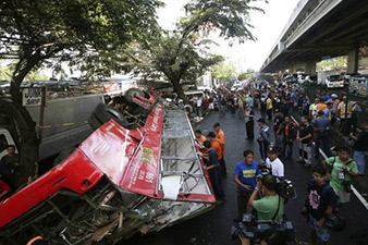 Philippines bus crash kills 21