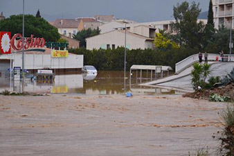 Deaths as floods hit southern France