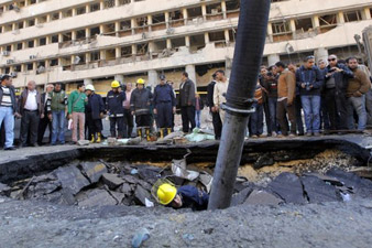 Egypt violence: Deadly blasts hit police in Cairo