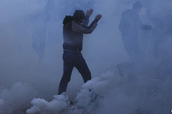 Kosovo students clash with police in Pristina