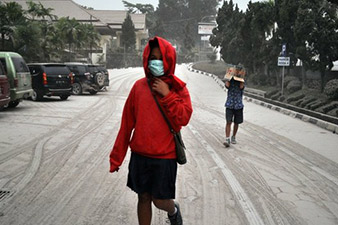 Mass evacuation in Indonesia as Java volcano erupts