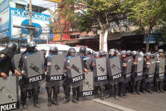 Thai police confront protesters