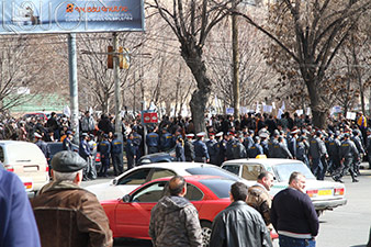 Protesters march to Yerevan police central station