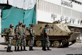 Egypt unrest: Six soldiers shot dead in Cairo