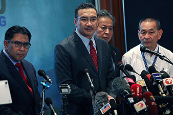 Malaysian plane search resumes