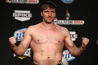 Россиянин Минаков защитил чемпионский титул Bellator, победив Конго