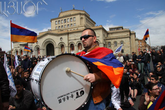 Члены гражданского движения «Я против» открыли улицу Налбандяна