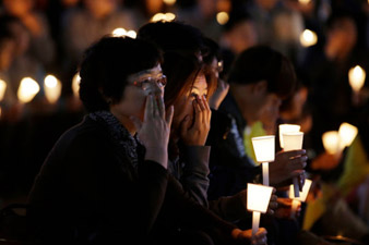 Divers looking in new rooms of South Korean ferry