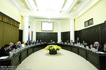 Armenian government approves new program at session 