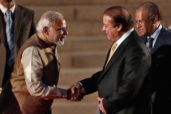 India PM Narendra Modi presses Pakistan's Sharif on militants