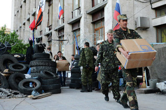 Russia offers humanitarian aid to East Ukraine