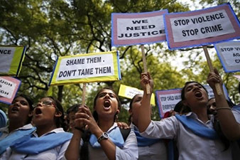 India gang rapes: Arrests over hanged girls in Uttar Pradesh