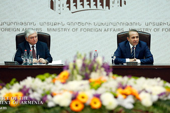 Prime minister expects active work from Armenian diplomats