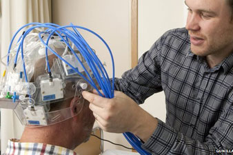 Microwave helmet 'can spot a stroke'