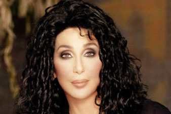 Singer Cher hospitalized to treat injured foot