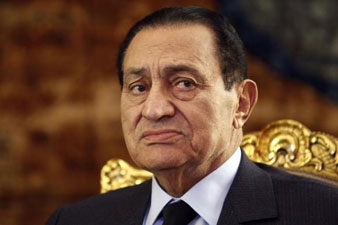 Egypt's Mubarak breaks leg in fall at hospital