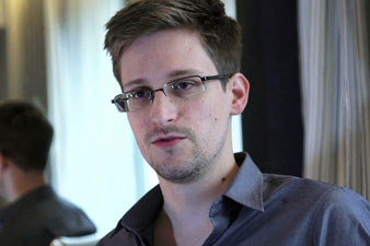 Snowden applies to extend his stay in Russia