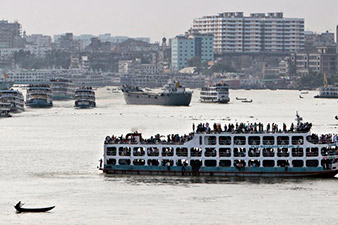 Bangladesh rescuers struggle to find sunken ferry