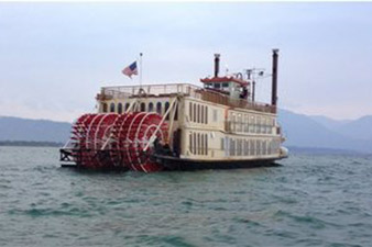 300 rescued when Tahoe paddle-wheeler hits sandbar