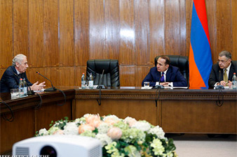 Վարչապետի մոտ  քննարկվել է 2015-ի պետբյուջեի նախագծի նախնական տարբերակը