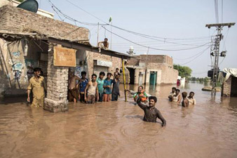 Pakistan evacuates thousands as floods hit plains