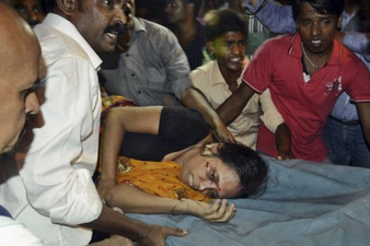 Dozens die in stampede at Indian festival