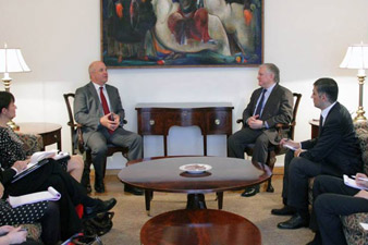 E. Nalbandyan receives CE Human Rights Commissioner Muiznieks 