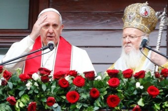 Pope and patriarch condemn Middle East persecution of Christians