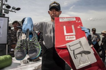 AirAsia flight QZ8501 search area expanded