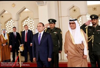 Armenian PM Hovik Abrahamyan meets Kuwaiti Emir