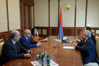 President discusses constitutional reform process with political forces