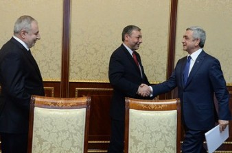 President discusses constitutional reform with Armenian National Movement representatives