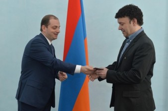 Երգիչ, երգահան Դանիել Դեքերը ՀՀ քաղաքացիություն է ստացել