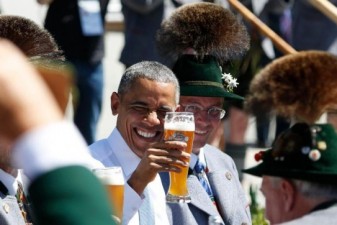 Obama knocks back a beer with breakfast before G-7