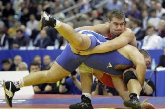 Армянский борец Берианидзе одержал победу над олимпийским чемпионом Гацаловым