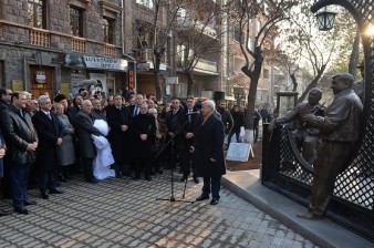 Серж Саргсян присутствовал на открытии скульптурной группы «Запоздалая фотография» в Ереване