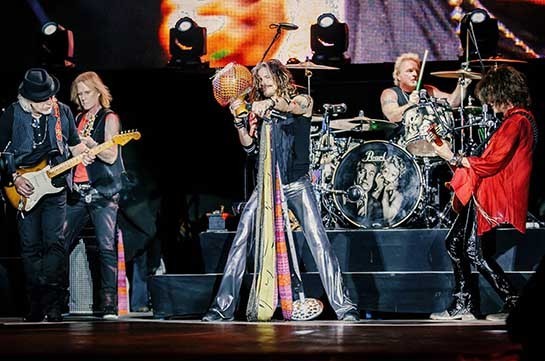 Гитариста Aerosmith госпитализировали во время концерта