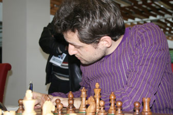 Levon Aronian again plays in draw at Linares chess champ