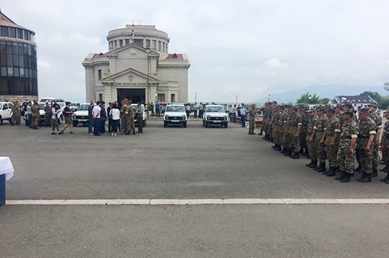 В Степанакерте 6 участников Апрельской войны получат в подарок автомобили