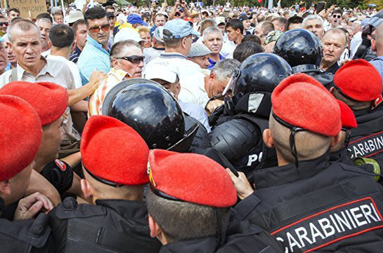 Police used force when evacuating protesters from Chisinau square, says opposition leader